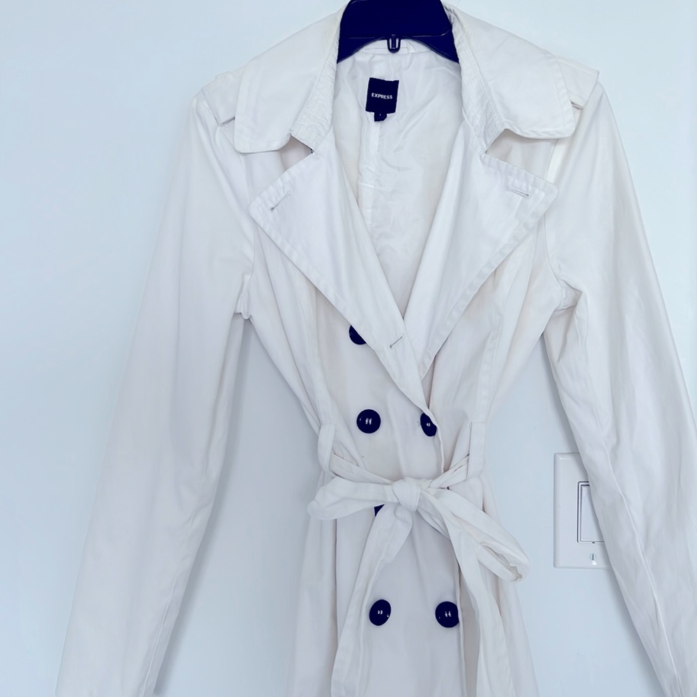 Express white raincoat/rain jacket/windbreaker. Size Lg.